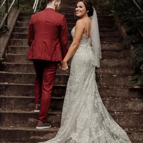 Allure Bridal Wedding Gown - Picture 1 of 13